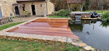 Terrasse en bois exotique à Sainte-Alvère Terrasse en bois exotique à Sainte-Alvère