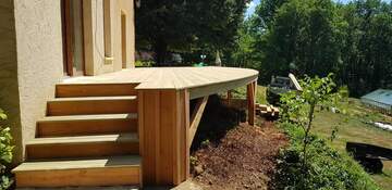 Terrasse et escalier en bois à Paunat